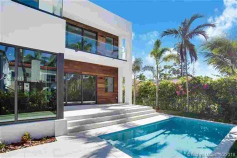 huis versace miami te koop|Luxe villa's te koop in Miami, Miami.